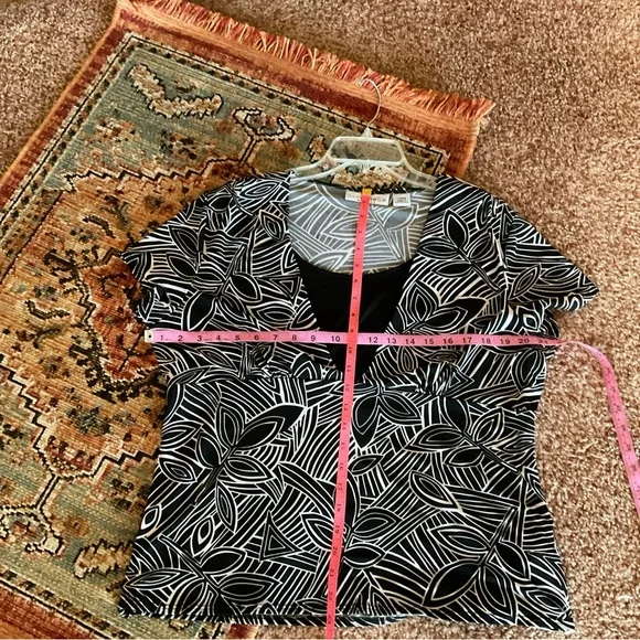 Sag Harbor Black and White Patterned Top, Stretch, short sleeves, lg - Picture 6 of 9